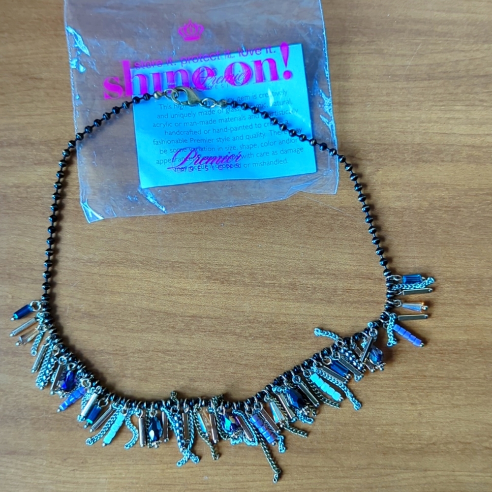 Premier dangle choker